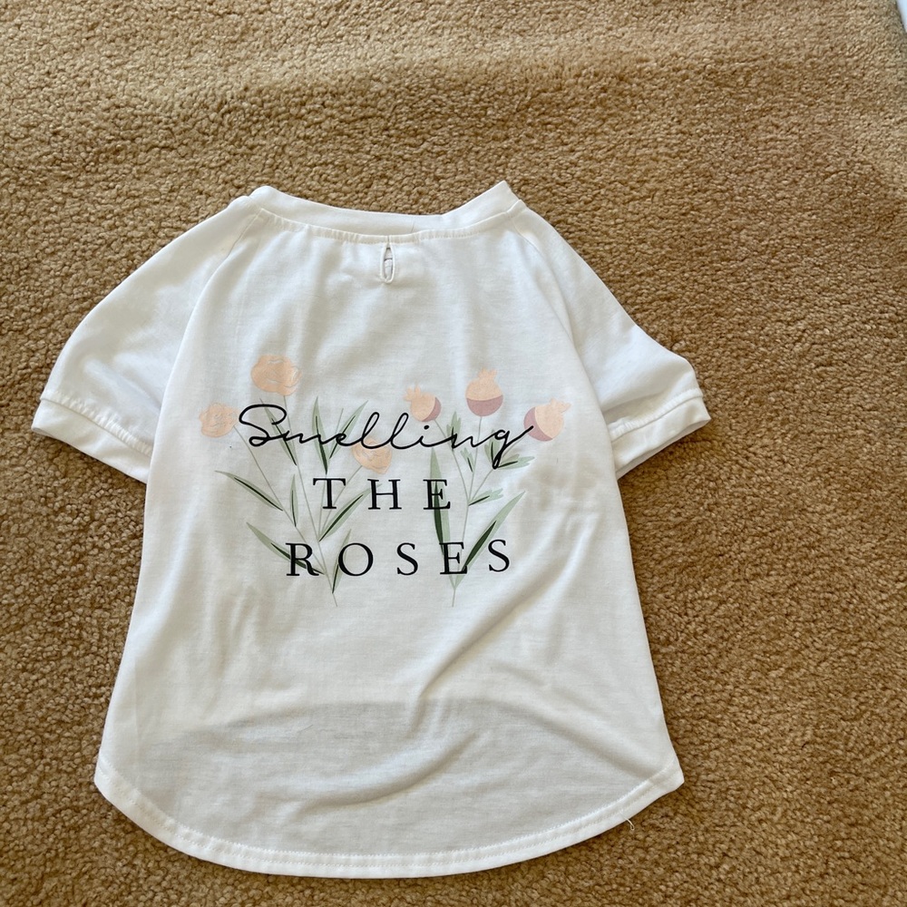 XL tails and noses  smelling the roses dog tee